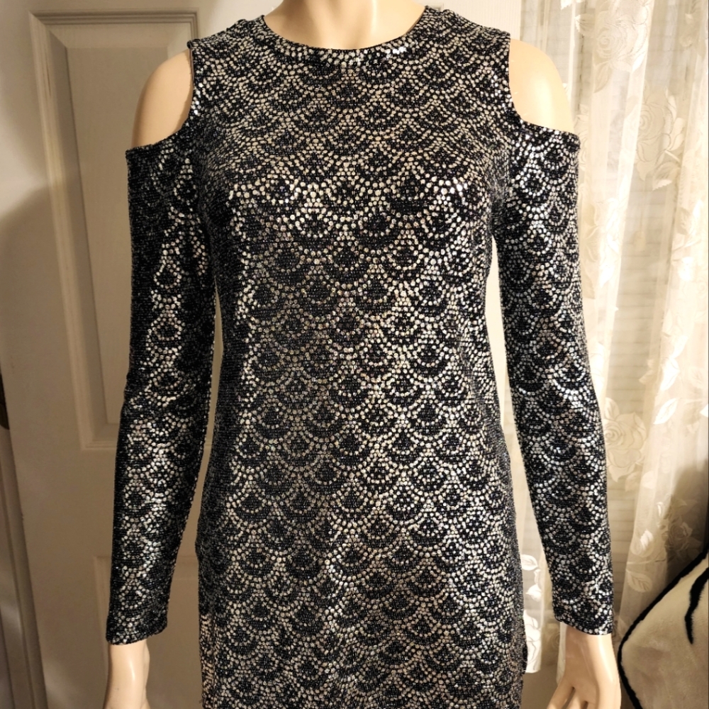Michael Kors sequin scalloped cold-shoulder long sleeve tunic Size small